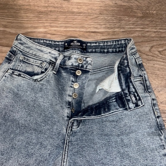 Hollister Ultra High-Rise Vintage Straight Jeans - Picture 3 of 4